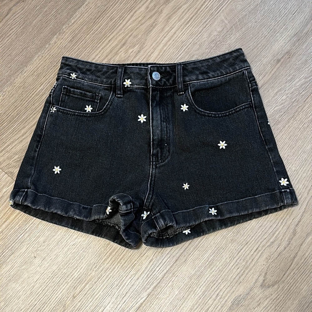 PacSun Black Embroidered Daisy Summer Denim Shorts Women’s 26 Small Summer